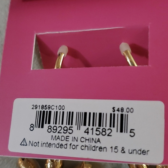 🎉HP🎉NWT Betsey Johnson Daisy Earrings - Picture 7 of 7